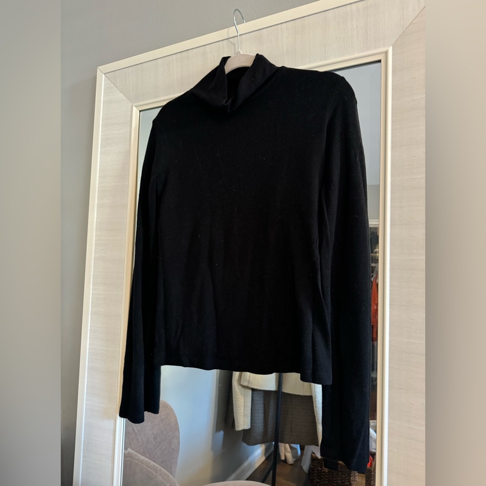 Alo Yoga Black Alosoft turtleneck
